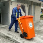 Bote de basura con ruedas