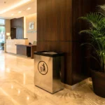 Contenedores de basura metálicos