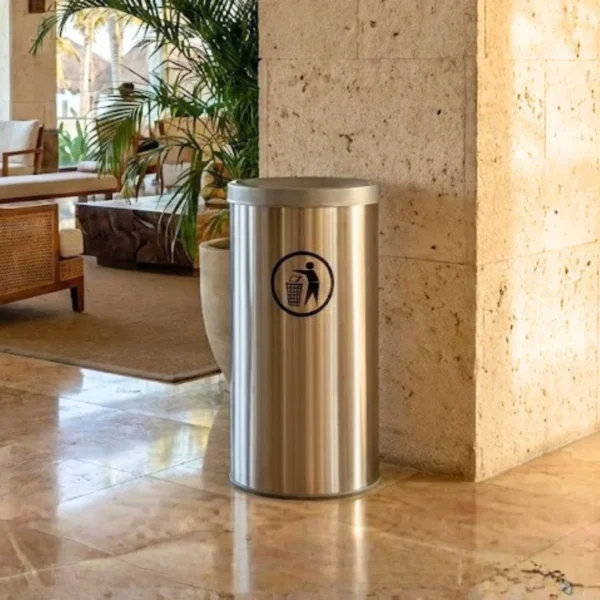 Contenedores de basura de metal