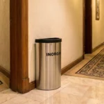 Botes de basura metálicos