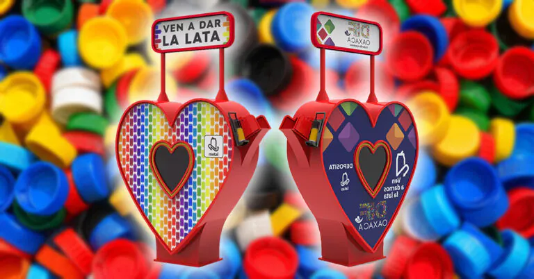 Contenedor de tapitas con forma de corazón para recolección de tapitas de plástico y latas, fondo colorido con tapas reciclables. Promueven el reciclaje y el apoyo a niños con cáncer
