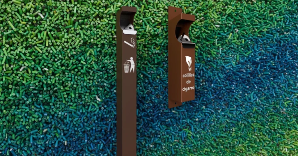 ¿De qué están hechas las colillas de cigarro? ¿Cuántos litros de agua contamina una colilla? ¿Se pueden reciclar las colillas de cigarro? Tiempo de degradación de las colillas de cigarro. Sustancias tóxicas en colillas. Colillas de cigarro microplásticos. Cómo disponer correctamente las colillas. Prohibición de filtros de cigarro. Ceniceros para tirar colillas de cigarros